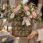 گلدان شیشه ای دکوری مدل کیف آسمان صنایع دستی دسته دار
